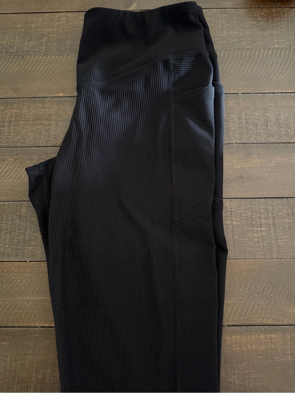 Old Navy Women’s Black Ribbed high-rise leggings w/ pockets large - Picture 5 of 6